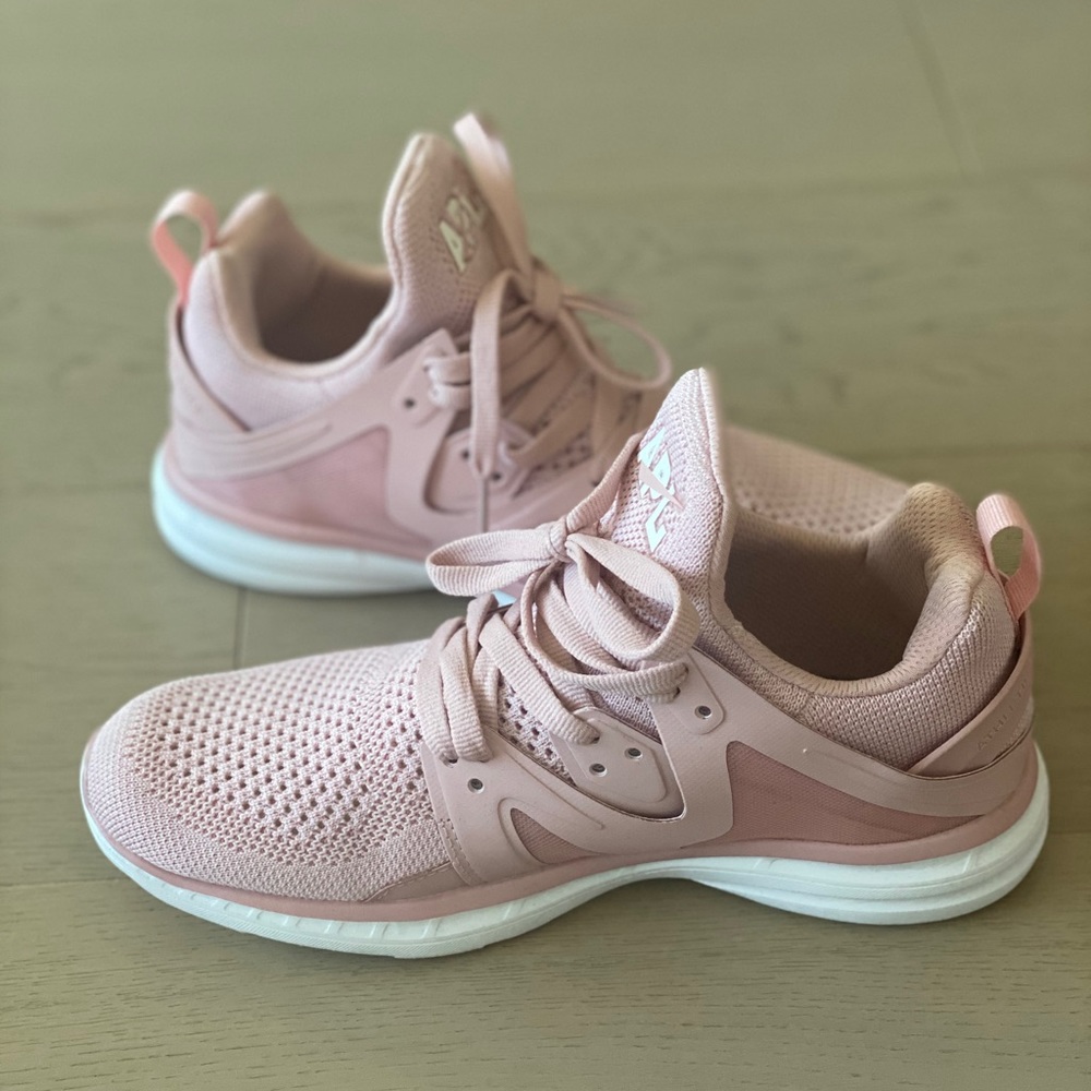 APL women’s ascend shoe